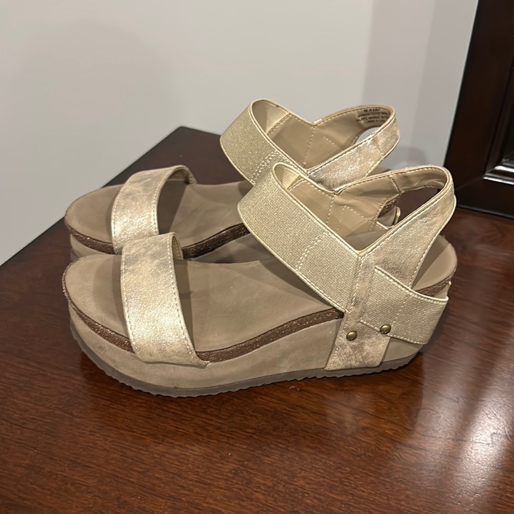 Hokus Pokus wedge sandals